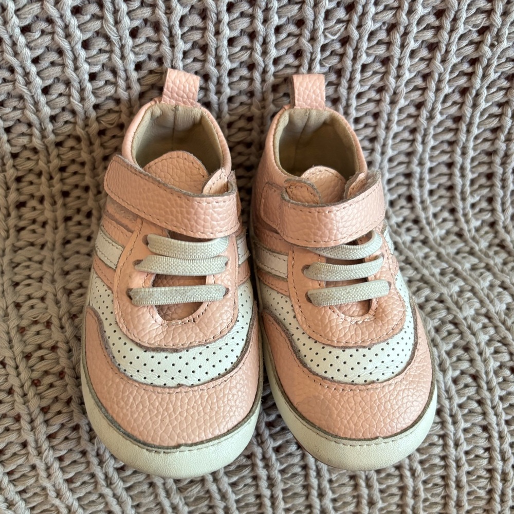 Little Love Bug pink & white sneaker. Size 5.